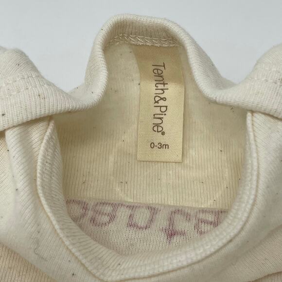 Tenth & Pine Santa's Favorite Elf Christmas Cream Red Baby Onesie 0-3 Months - Picture 4 of 6